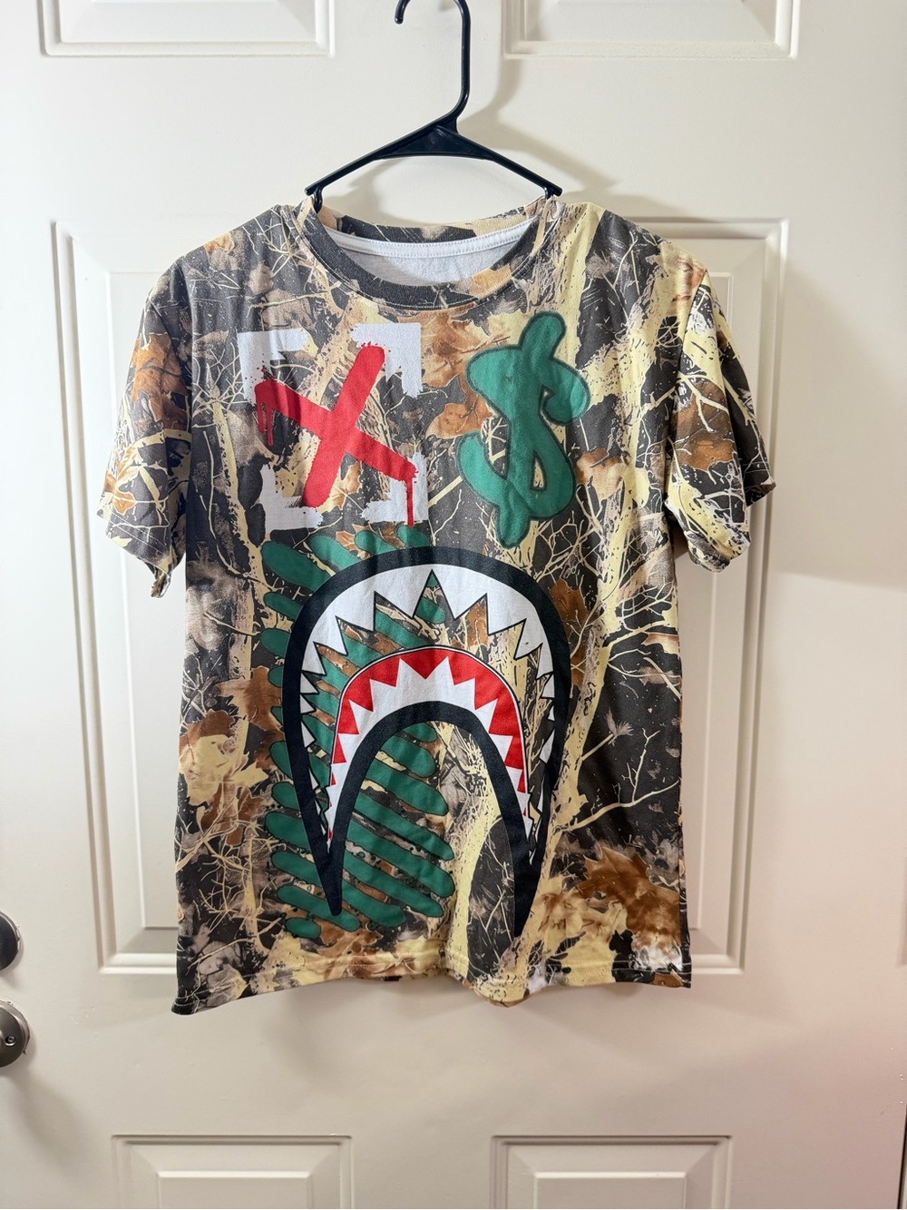 Fresh Laundry Boys XL Camo Shark Money Graphic T-Shirt Streetwear 0019